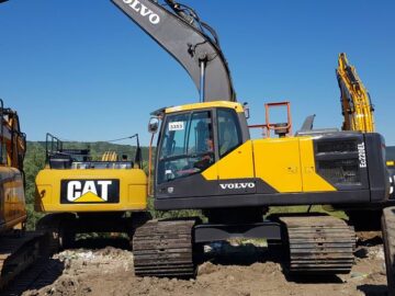 Excavator pe șenile Volvo EC 220 E