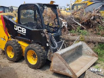 Mini încărcător frontal JCB 135 HD (4.buc)