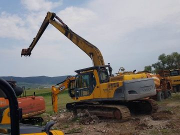 Excavator pe senile Volvo EC 210 brat 18 m