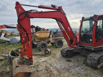 Excavator pe senile JCB 8085